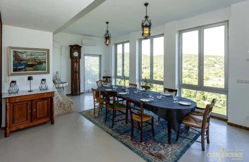 Aigueze House | Impressionnant Manoir avec Piscine à Aiguèze, 450 m²