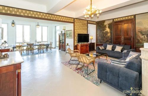 Aigueze House | Impressionnant Manoir avec Piscine à Aiguèze, 450 m²