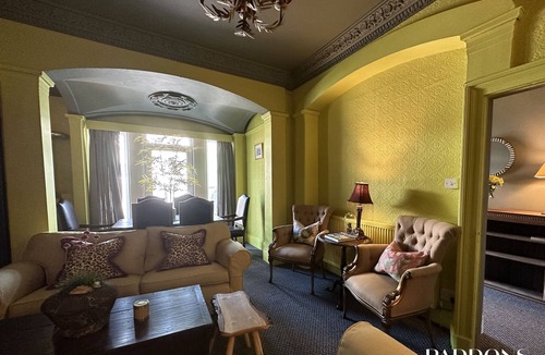 Tavistock Apartment | Impressive 3 bedroom apartment, Tavistock, Devon