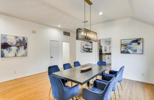 Irving House | Impressive 5BR 3,5BA Holiday Home with Pool, Game Room & Cinema Room