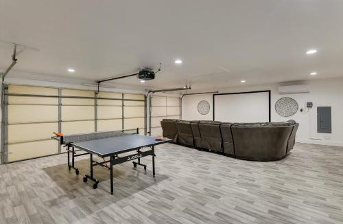 Irving House | Impressive 5BR 3,5BA Holiday Home with Pool, Game Room & Cinema Room