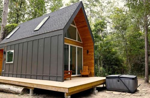 Montgomery House | Impressive Cabin with Hammock in Montgomery, Texas