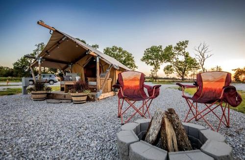 Cassville House | Impressive Glamping Tented Cabin in Cassville, Missouri