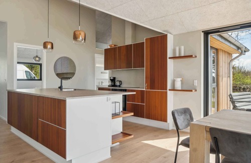 Faldsled House | Impressive holiday cottage by the Helsnæs Bay