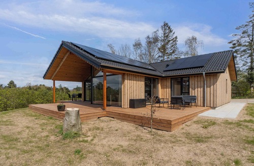 Faldsled House | Impressive holiday cottage by the Helsnæs Bay