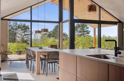 Faldsled House | Impressive Holiday Cottage By The Helsnæs Bay