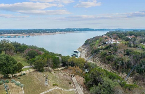 Lakeshore Ranch House | Impressive Lake View Mansion Atop Secluded Country