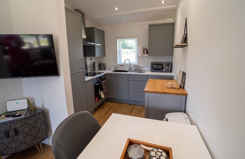 Oulton Broad Ski Chalet | "Impressive Modern Chalet"