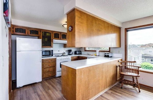 Gleneden Beach House | Impressive oceanfront home with great views dog friendly