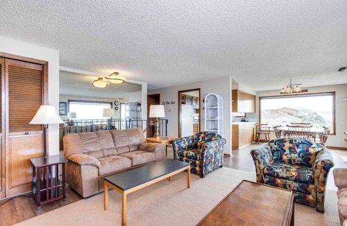 Gleneden Beach House | Impressive oceanfront home with great views dog friendly