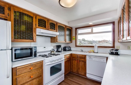 Gleneden Beach House | Impressive oceanfront home with great views - dog-friendly