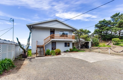 Gleneden Beach House | Impressive oceanfront home with great views - dog-friendly