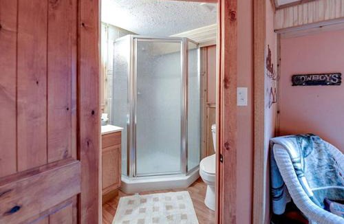 Carmine House | Impressive Wooden Cabin in Round Top, Texas