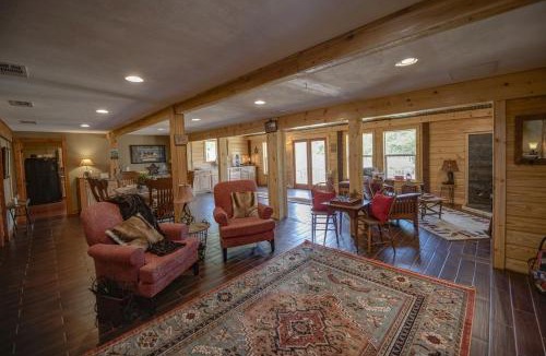 Carmine House | Impressive Wooden Cabin in Round Top, Texas