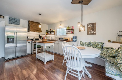South Bruce Peninsula Cottage | IMPROVED: Serene Cottage Near Kite-Surfing Beach