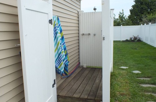 Eastward Look House | In 2026, Only 3 Weeks Avail-Spacious 5-bdrm Private Backyard, Free Beach Parking