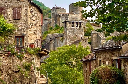 Brousse-le-Chateau House | In a fantastic medieval village, house in stone with a nice view near the river