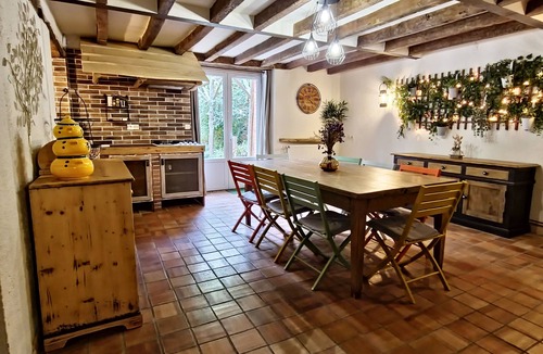 Chanzeaux House | In a former water mill, riverside 8p. gite with Spa* 30min from Angers