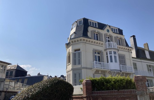 Villers-sur-Mer Apartment | In a listed seaside villa, apartment 6 p.