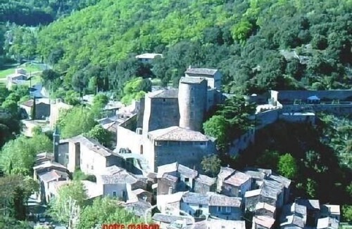 Pezenes-les-Mines Apartment | In a medieval village, sunny, spacious gite, surrounded by nature