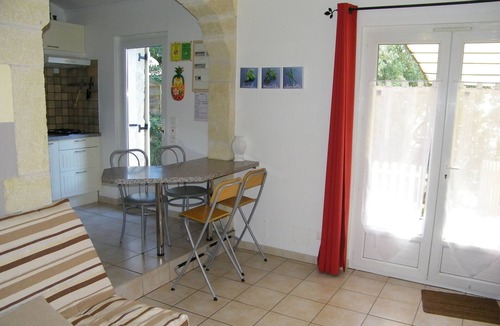 Galargues Cottage | In a Mediterranean park, quiet gîte, swimming pool, bike hire