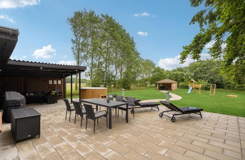 Spøttrup House | In a quiet and idyllic location welcomes you this versatile house.