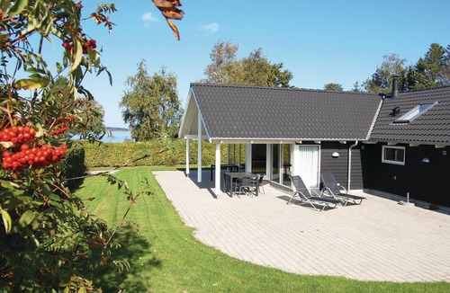 Kongsnæs House | In a quiet environment near Kongsnæs, close to Stubbekøbing, lies this vacation home.