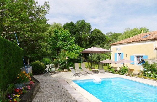 Tournon-d'Agenais House | In a quiet garden, set back from the medieval bastide town of Tournon