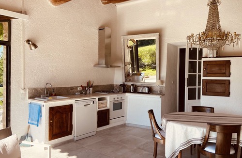 Pierrerue House | In a very huge Provencal landscape, you will hear silence and cicadas