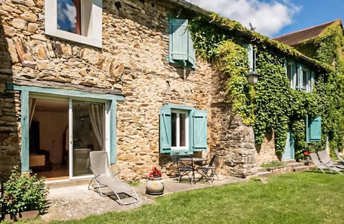 Fontiers-Cabardes House | In beautiful countryside welcomes you charming cottage with pool access.