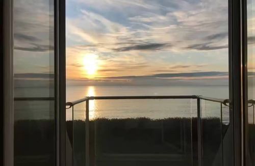 La Turballe House | In Belmont Large house with sea view & beach access