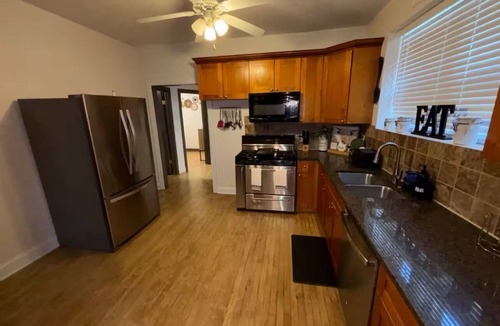 Berwyn Apartment | in Berwyn - 3 bedrooms available