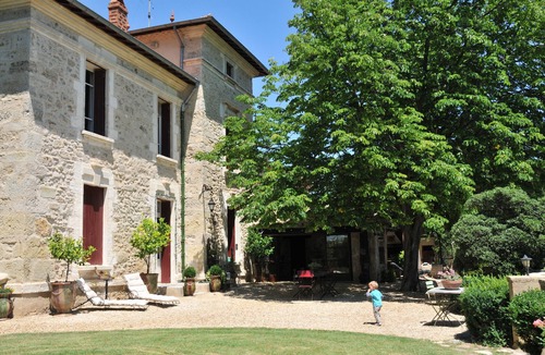 Pezenas Cottage | In field "cottage country"