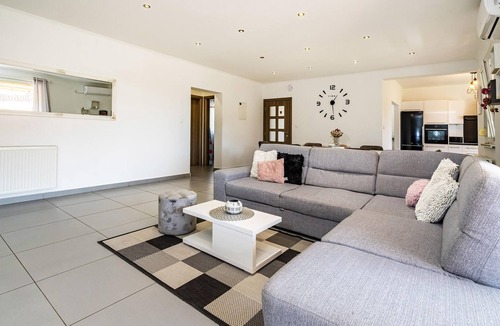 Lovinac House | In Gornji Policnik awaits you this beautiful vacation bungalow.