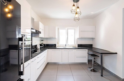 Lovinac House | In Gornji Policnik awaits you this beautiful vacation bungalow.