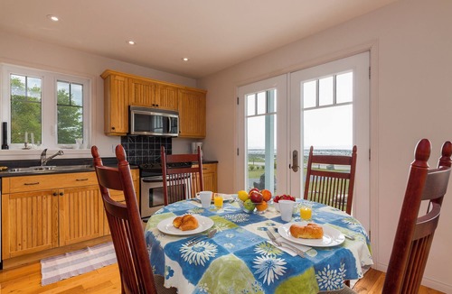 Isle aux Coudres House | In harmony with the St-Lawrence River