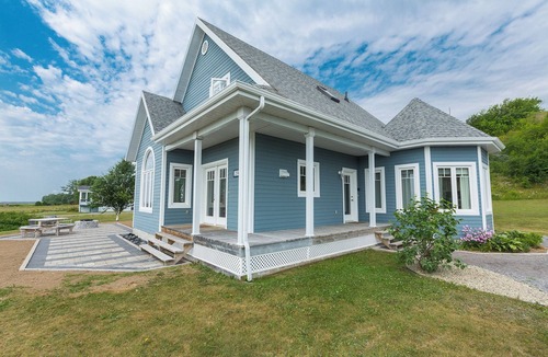 Isle aux Coudres House | In harmony with the St-Lawrence River