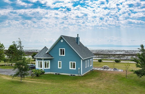 Isle aux Coudres House | In harmony with the St-Lawrence River