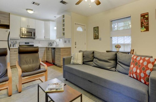 Zilker Cottage | In heart of Downtown! Barton Springs! Zilker! areas! Charming private retreat!