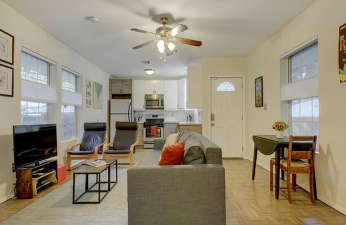 Zilker Cottage | In heart of Downtown! Barton Springs! Zilker! areas! Charming private retreat!