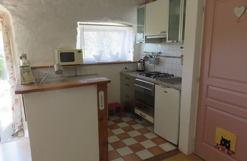 Lurs Apartment | In Jean Giono country, at the foot of the village of Lurs, in the countryside.