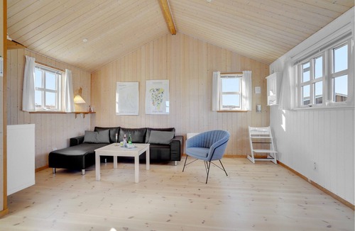 Logstor House | In Lendrup there is a nice lido on the beach, on the beach you can book tennis courts, rent a boat,
