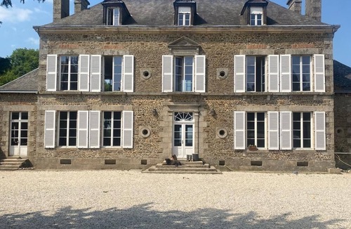 Saint-Cyr-en-Pail Other | In Mayenne, for groups, families and events.