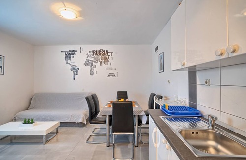 Businci Apartment | in Okrug Gornji mit Grill, gemeinsamem Pool und Garten und Meerblick by Interhome