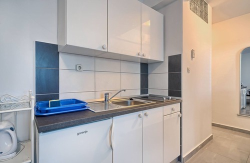 Businci Apartment | in Okrug Gornji mit Grill, gemeinsamem Pool und Garten und Meerblick by Interhome