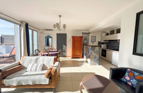 Collioure Apartment | In peace, beautiful clear view 250m from beaches and shops with Wifi.