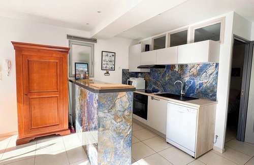 Collioure Apartment | In peace, beautiful clear view 250m from beaches and shops with Wifi.