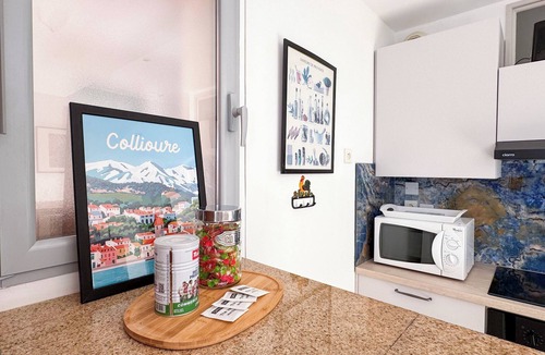 Collioure Apartment | In peace, beautiful clear view 250m from beaches and shops with Wifi.