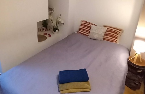 Paimpont Bed & Breakfast | In quiet countryside, 2km from Paimpont, bedroom with separate entrance