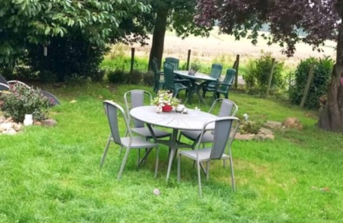 Paimpont Bed & Breakfast | In quiet countryside, 2km from Paimpont, bedroom with separate entrance